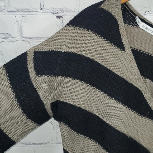 Striped Maurices V-neck Sweater Size 0 - Picture 2 of 9
